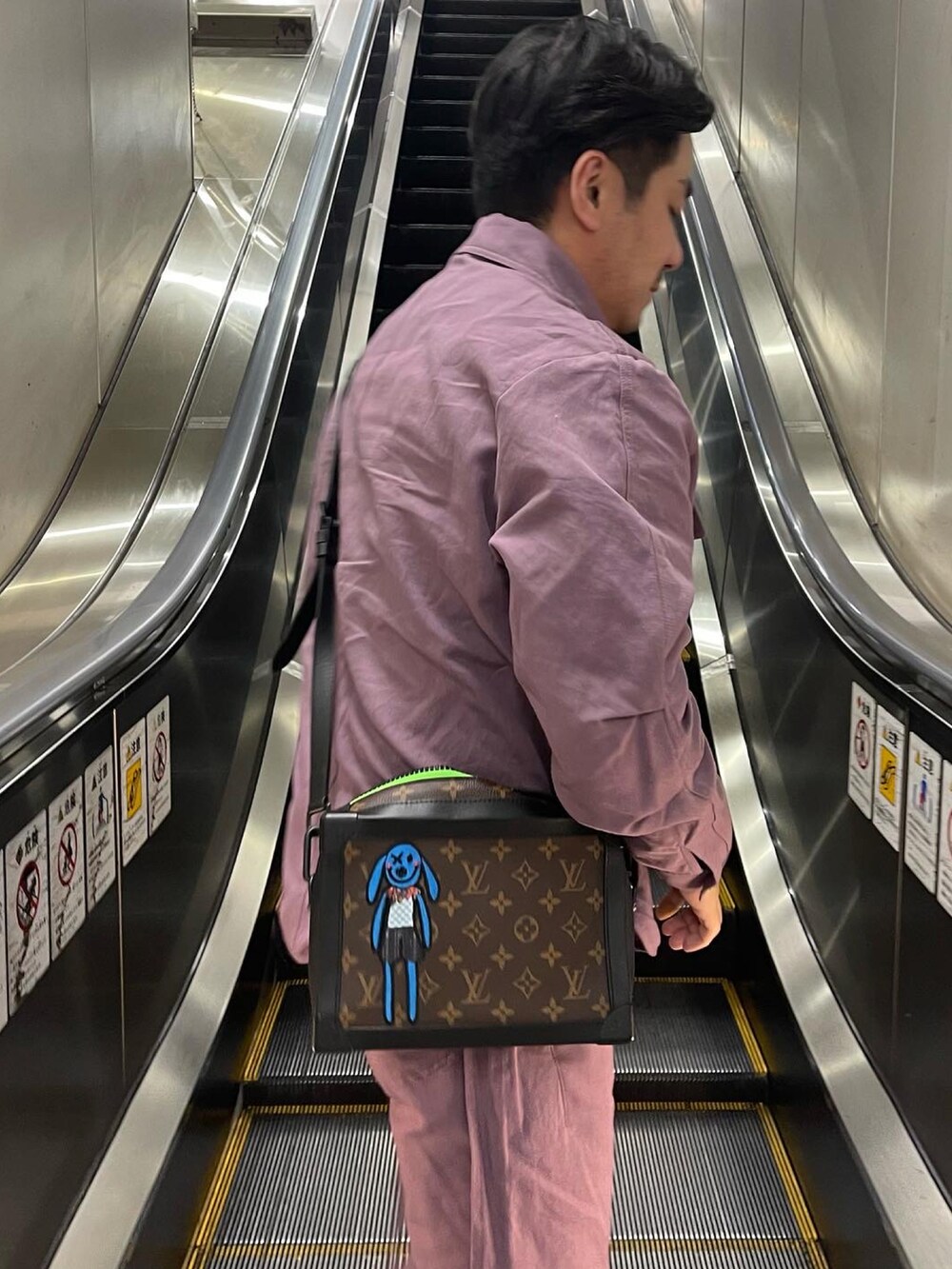 「KENZOのアイテム（ミリタリージャケット、パープル系）」を使った、kennyphkさん（メンズ・170cm）の春コーディネートの5枚目の写真