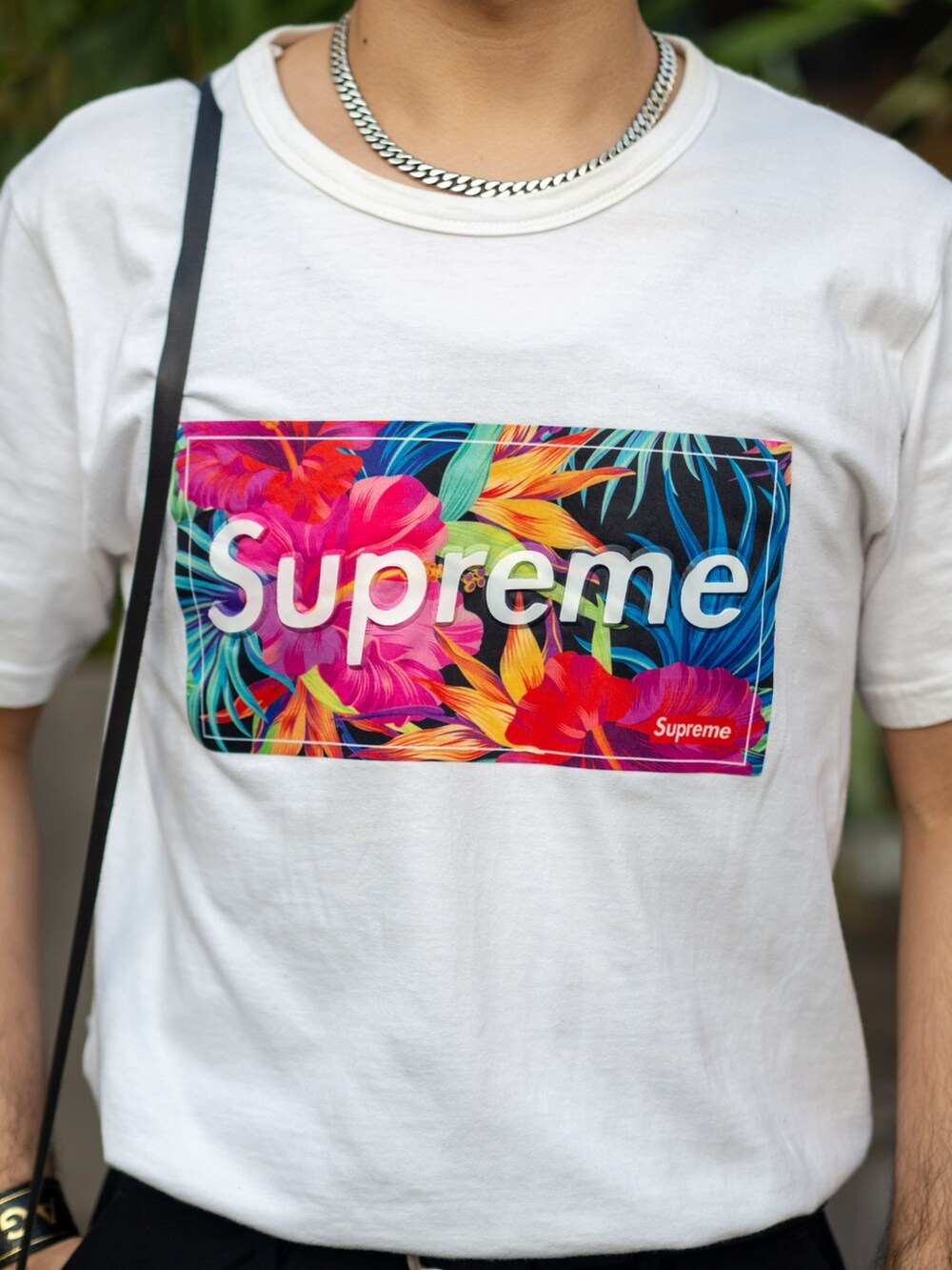 その他のTシャツ/カットソーを着用したメンズの夏コーディネートの4枚目の写真