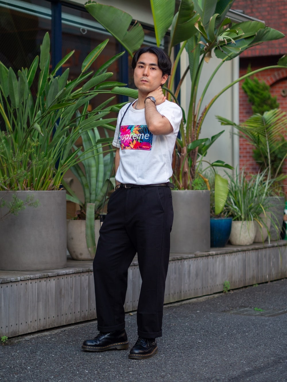 その他のTシャツ/カットソーを着用したメンズの夏コーディネートの2枚目の写真