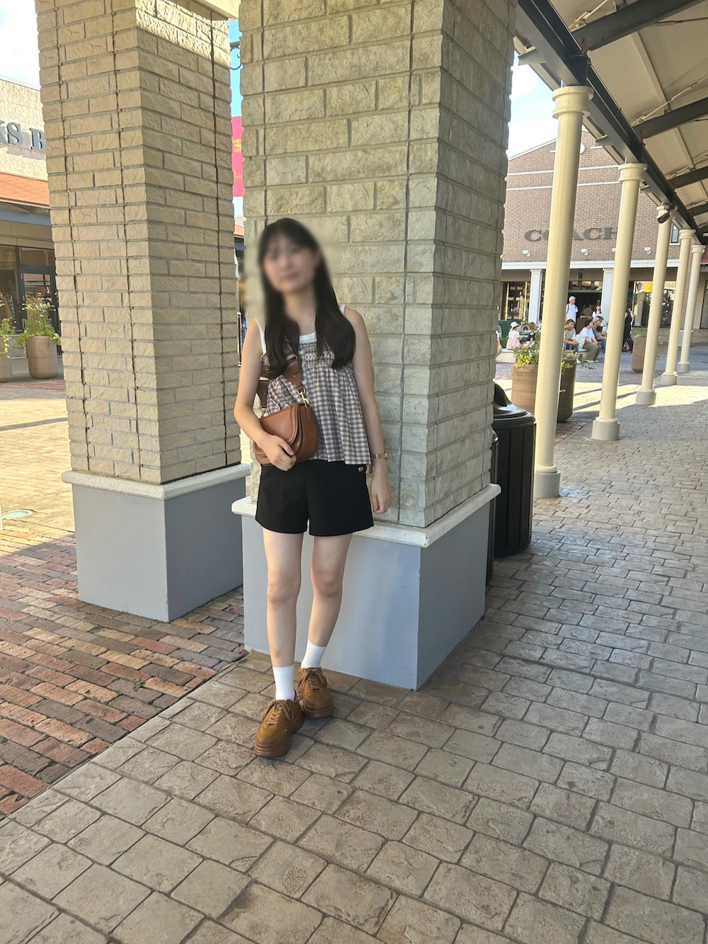 「夏ルックで気分アップ、タンクトップ、夏コーデ、大人カジュアルコーデ、パンツコーデ、大人かわいい、夏服コーデ、オトナ女子」｜「WEGOのアイテム（スニーカー、ブラウン系）」を使った、Nさん（骨格ウェーブ・レディース・162cm）の夏コーディネートの2枚目の写真