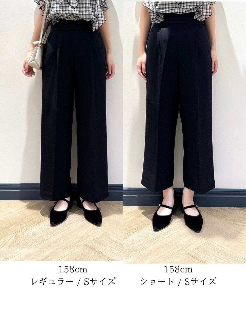 ブラウン系のニット/セーター、ブラック系のその他パンツ、ブラウン系のショルダーバッグを着用したレディースの夏コーディネートの9枚目の写真