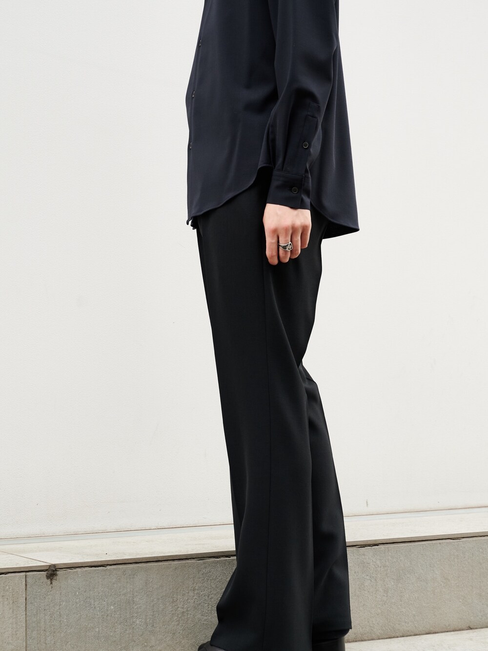 「シャツスタイル、シャツコーデ、STUDIOUS、夏コーデ、きれいめカジュアル」｜「cityのADAPT REGULAR COLLAR SHIRT SLIM/アダプト レギュラーフィットシャツ（シャツ/ブラウス、その他）」を使った、白鳥巧史さん（メンズ・170cm）の夏コーディネートの5枚目の写真