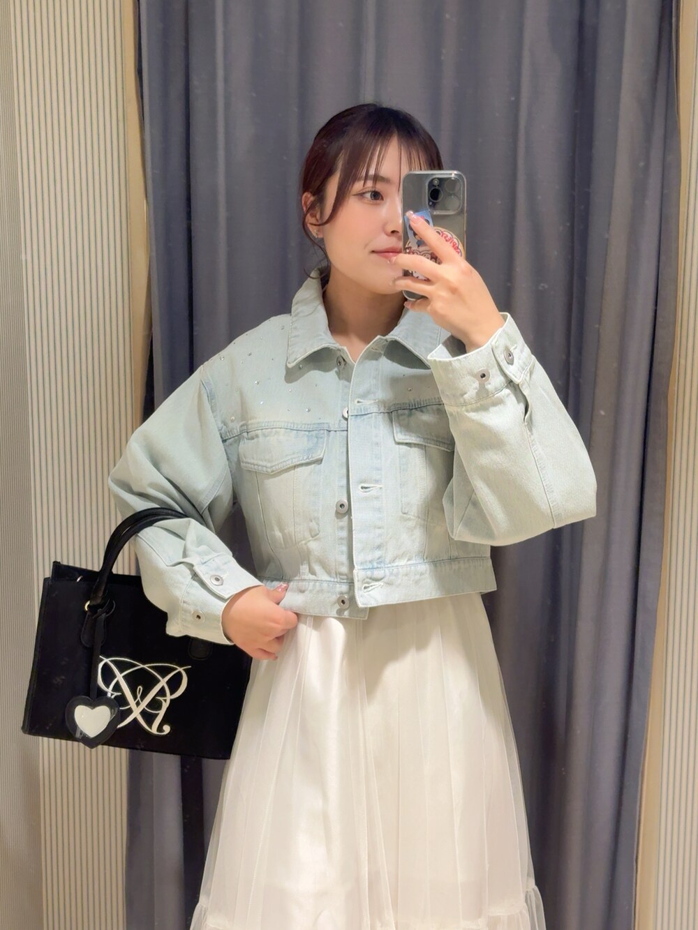 「今日のコーデ、春色、キャミワンピ、おしゃれさんと繋がりたい、大人コーデ、大人かわいい、春服みてみて、オリーブデオリーブ、大人ガーリー、いいね、save、フォローお願いします🤑、ラクチンコーデ、はるコーデ、着回しコーデ」｜「OLIVE des OLIVEのキラキラクロップドGジャン（デニムジャケット、ブルー系）」を使った、HIROMI さん（骨格ストレート・レディース・163cm）の冬コーディネートの3枚目の写真