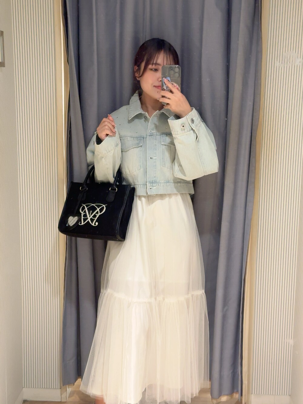 「今日のコーデ、春色、キャミワンピ、おしゃれさんと繋がりたい、大人コーデ、大人かわいい、春服みてみて、オリーブデオリーブ、大人ガーリー、いいね、save、フォローお願いします🤑、ラクチンコーデ、はるコーデ、着回しコーデ」｜「OLIVE des OLIVEのキラキラクロップドGジャン（デニムジャケット、ブルー系）」を使った、HIROMI さん（骨格ストレート・レディース・163cm）の冬コーディネートの2枚目の写真