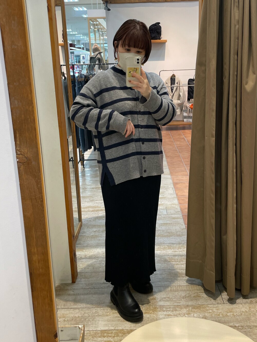 「おでかけコーデ、シンプルスタイル、着回しコーデ、大人コーデ、秋冬コーデ、ボーダー、スカート、キレイめ、30代コーデ、コーディネート、ニット」｜「PUAL CE CINのボーダーニットカーディガン（カーディガン/ボレロ、グレー系）」を使った、なかじさん（レディース・158cm）の秋コーディネートの3枚目の写真
