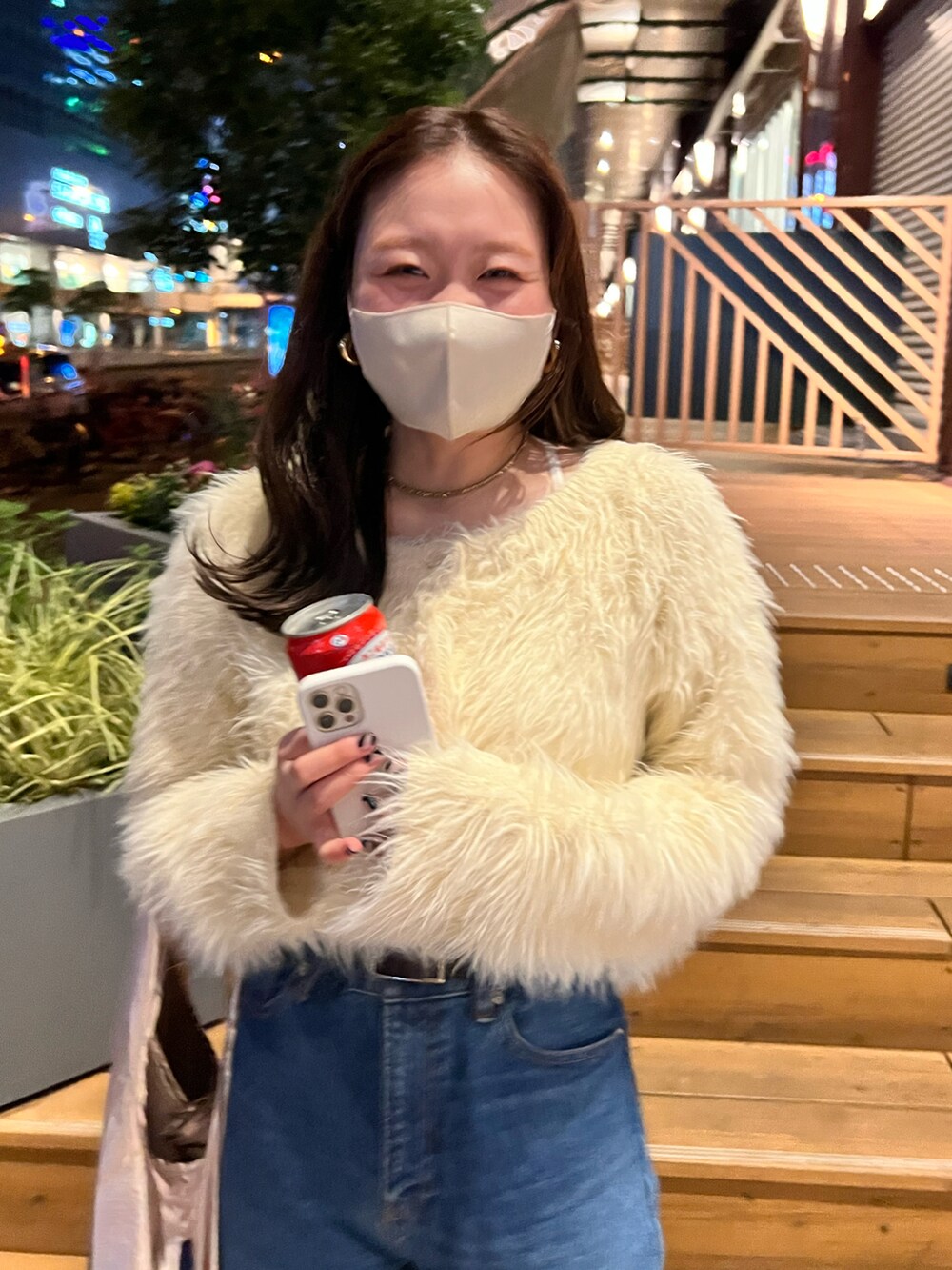 「秋、休日スタイル、秋ルック紹介するよ、オトナ女子、今日のコーデ、大人かわいい、秋冬コーデ、ニットカーディガン、骨格ストレート、骨格診断ストレート」｜「mysticの【再入荷決定！】シャギーショートカーディガン（カーディガン/ボレロ、ホワイト系）」を使った、Nishimura Misakiさん（レディース・160cm）の秋コーディネートの2枚目の写真