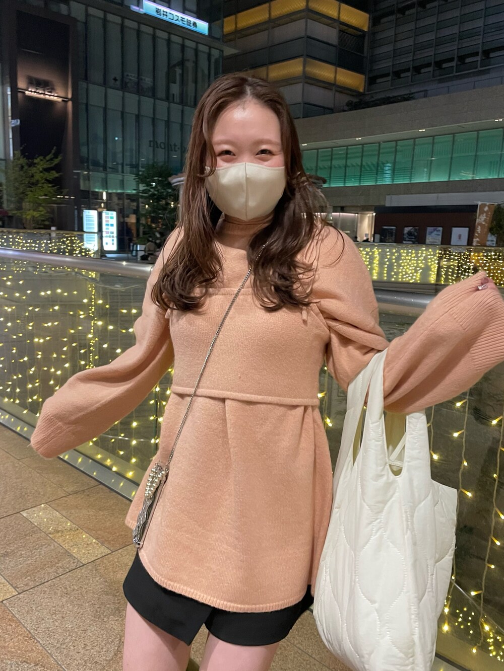 「オトナカジュアル、ニットコーデ、カジュアル、冬、私の推しブランド、スカート、ブーツ、ロングブーツ、ロングブーツコーデ、ピンク、ピンクコーデ、ピンクニット」｜「mysticの【SETアイテム】ビスチェ付ニット（ニット/セーター、ピンク系）」を使った、Nishimura Misakiさん（レディース・160cm）の冬コーディネートの3枚目の写真