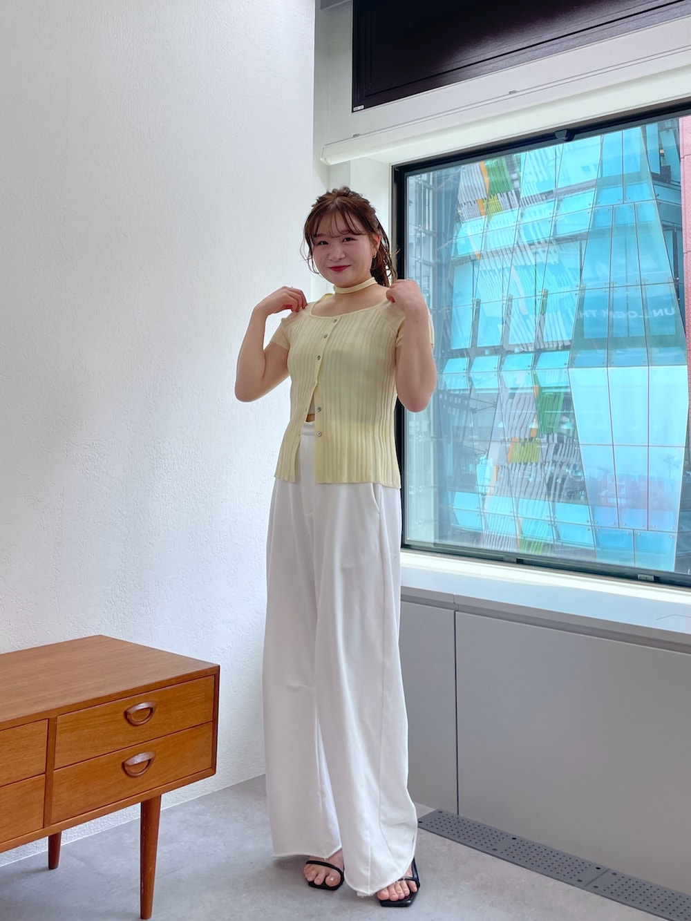「骨格ストレート、骨格ストレートコーデ、骨格スタイル、骨格ストレート×イエベ春、骨スト、骨ストコーデ、骨スト優勝、骨ストレート、骨スト大優勝」｜「mysticのチョーカーリブニット（ニット/セーター、イエロー系）」を使った、Nishimura Misakiさん（骨格ストレート・レディース・160cm）の春コーディネートの3枚目の写真