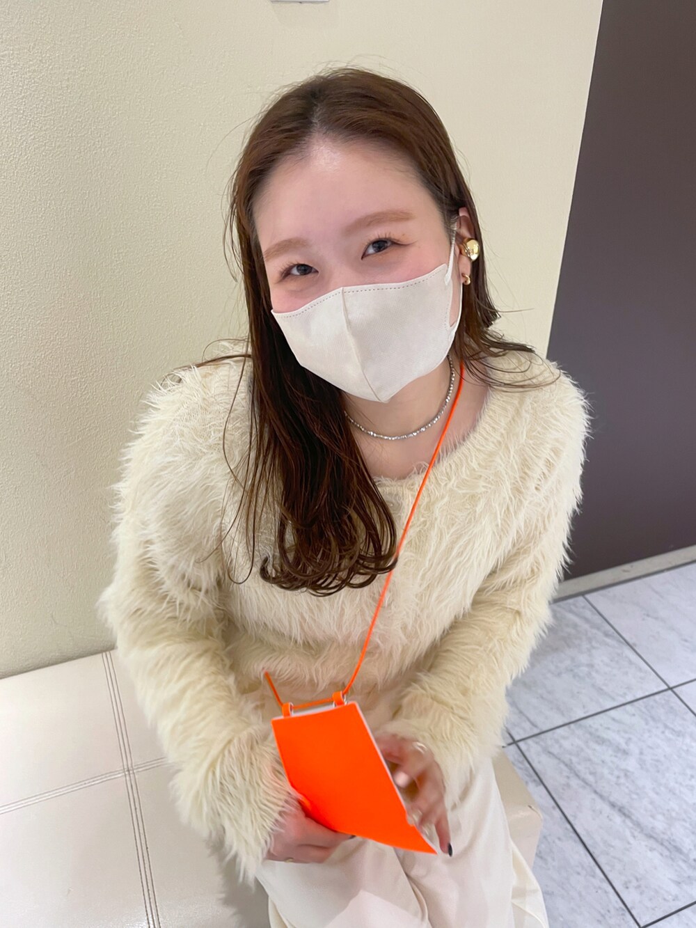 「大人カジュアル、秋服コーデ、カジュアル、ニット、オトナ女子、お出かけコーデ、パンツスタイル、お洒落さんとつながりたい、秋冬」｜「mysticの【再入荷決定！】シャギーショートカーディガン（カーディガン/ボレロ、ブラック系）」を使った、Nishimura Misakiさん（レディース・160cm）の秋コーディネートの3枚目の写真