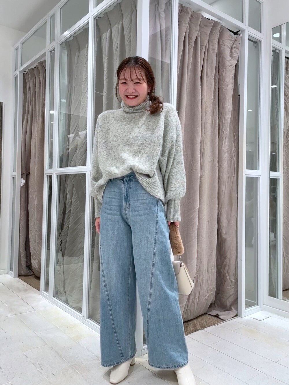 「秋冬コーデ、お出かけコーデ、秋服、シンプルスタイル、今日のコーデ、着回しコーデ、秋カラー、ootd」｜「mysticの【4色展開】モヘアライクタートルニット（ニット/セーター、グリーン系）」を使った、Nishimura Misakiさん（レディース・160cm）の秋コーディネートの3枚目の写真