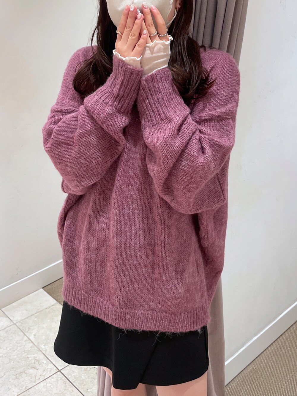 「大人カジュアル、WEARハロウィン2022、秋冬コーデ、シンプル、スカート、ピンク、ピンクコーデ、ピンクニット」｜「mysticのモヘアシアーニット（ニット/セーター、ピンク系）」を使った、Nishimura Misakiさん（レディース・160cm）の秋コーディネートの2枚目の写真