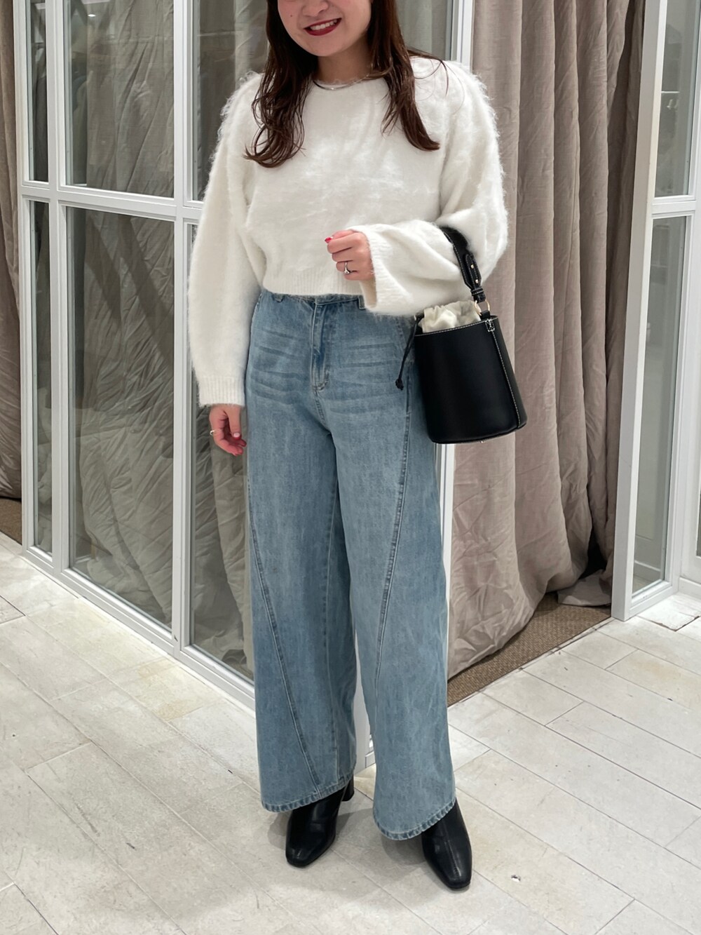 「秋冬コーデ、お出かけコーデ、今日のコーデ、シンプルスタイル、着回しコーデ、秋カラー」｜「mysticのウールシャギーショートニット（ニット/セーター、グレー系）」を使った、Nishimura Misakiさん（レディース・160cm）の秋コーディネートの5枚目の写真