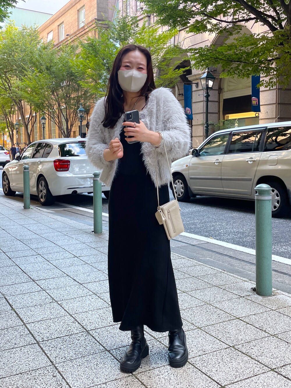 「秋、秋ルック紹介するよ、休日スタイル、オトナ女子、今日のコーデ、大人かわいい、お洒落さんとつながりたい、ootd、高身長女子、ブラック、カーディガン、カーディガンコーデ、キャミワンピース」｜「mysticの【再入荷決定！】シャギーショートカーディガン（カーディガン/ボレロ、グレー系）」を使った、Nishimura Misakiさん（レディース・160cm）の秋コーディネートの3枚目の写真