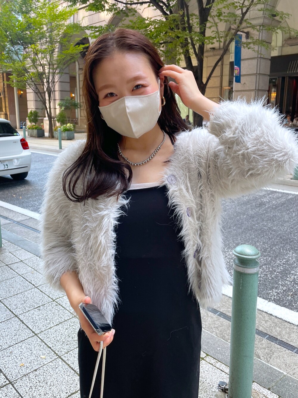 「秋、秋ルック紹介するよ、休日スタイル、オトナ女子、今日のコーデ、大人かわいい、お洒落さんとつながりたい、ootd、高身長女子、ブラック、カーディガン、カーディガンコーデ、キャミワンピース」｜「mysticの【再入荷決定！】シャギーショートカーディガン（カーディガン/ボレロ、グレー系）」を使った、Nishimura Misakiさん（レディース・160cm）の秋コーディネートの2枚目の写真