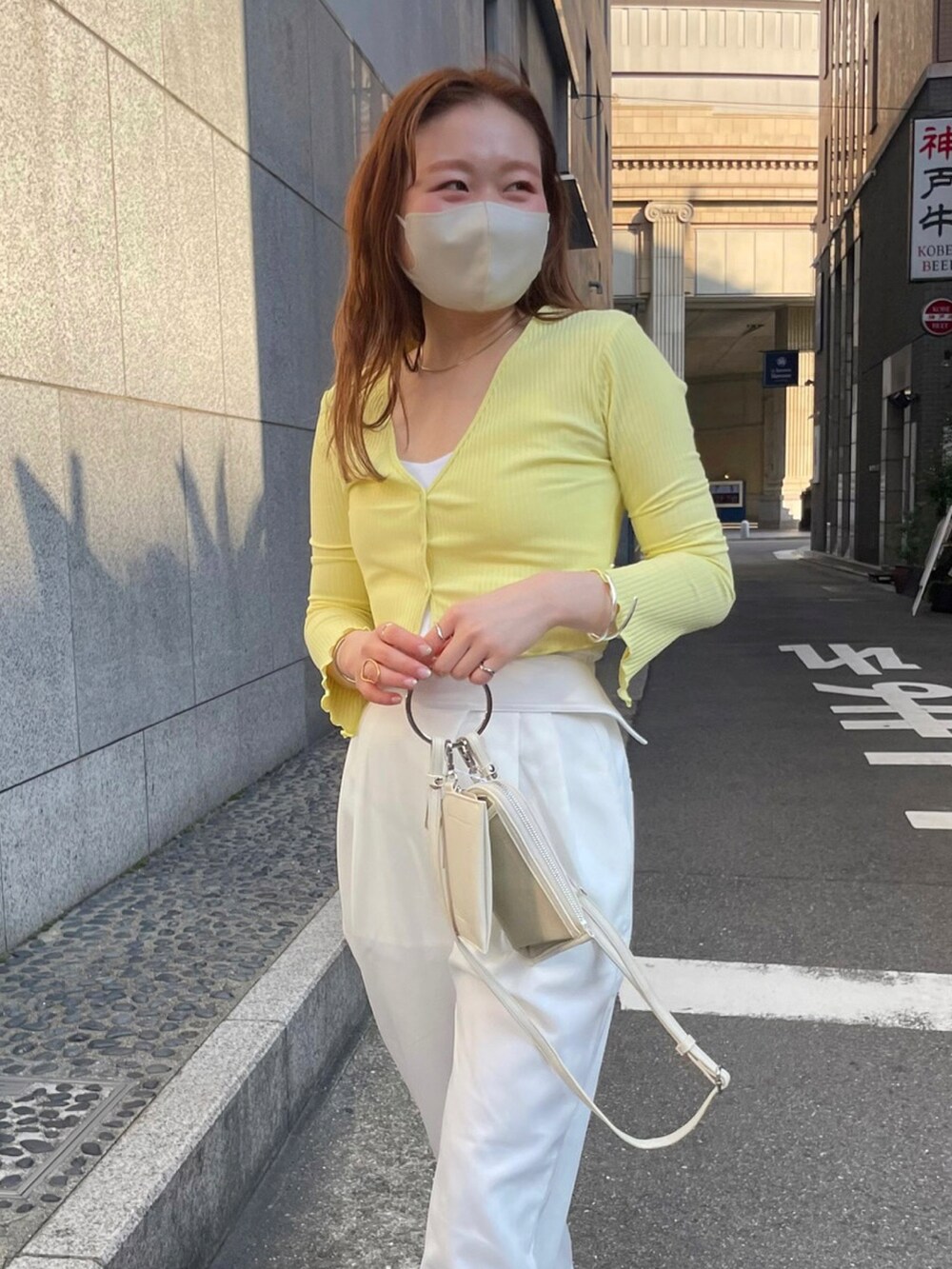 「オトナカジュアル、ゆるコーデ、レイヤードスタイル、初夏コーデ、カラーコーデ、イエロー、イエローコーデ、カラフル、カラフルコーデ、骨格ストレート、骨格診断ストレート」｜「mysticのカットリブチビカーディガン（カーディガン/ボレロ、イエロー系）」を使った、Nishimura Misakiさん（レディース・160cm）の春コーディネートの3枚目の写真