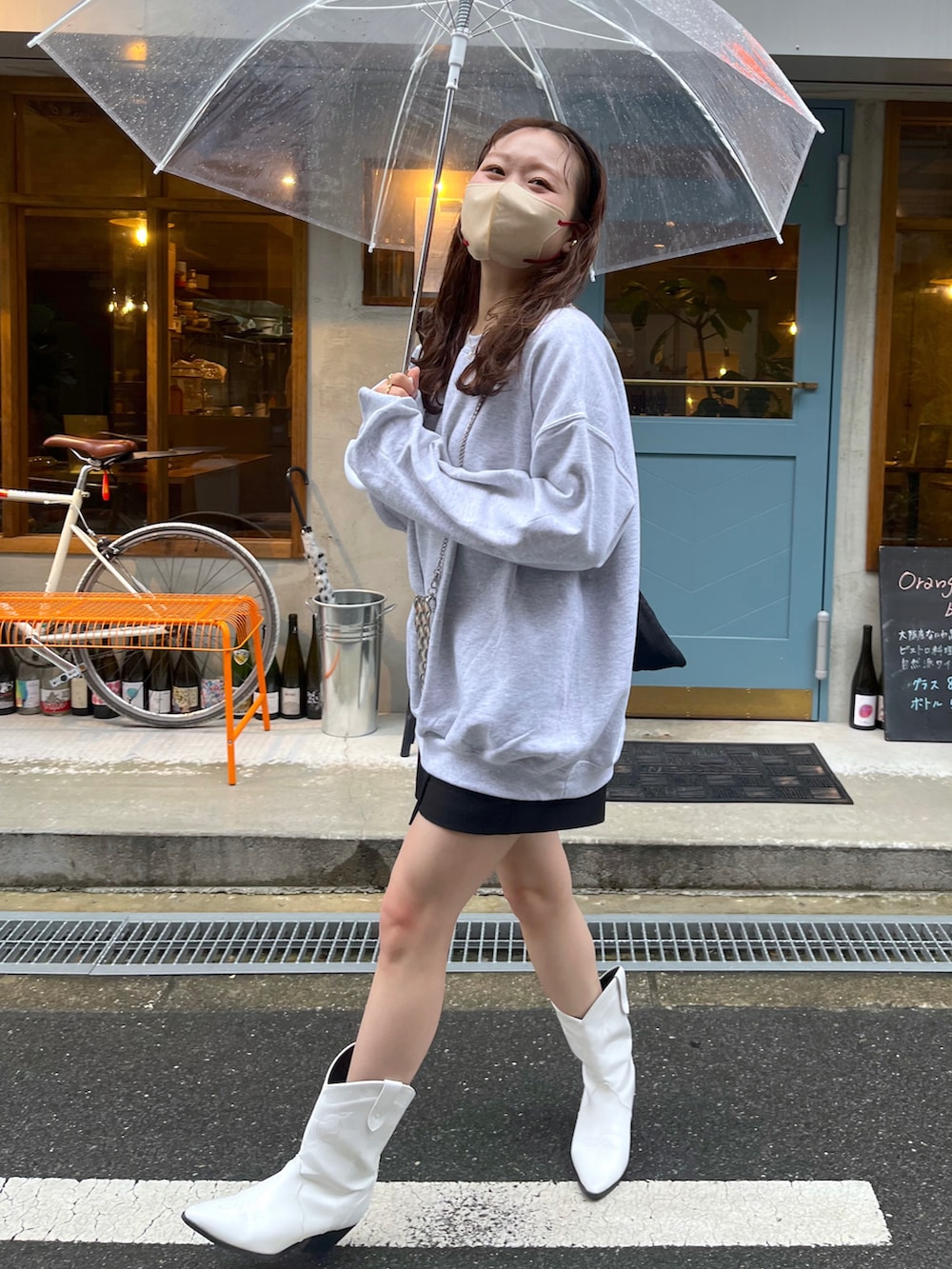「スウェット、スウェットコーデ、スカパン、カジュアルコーデ、秋服コーデ、シンプルコーデ、今日のコーデ、きれいめカジュアル、大人コーデ、秋、ブーツスタイル、ウエスタンブーツ、高身長女子、骨格ストレート」｜「mysticのPHOTO スウェット（スウェット、グレー系）」を使った、Nishimura Misakiさん（レディース・160cm）の秋コーディネートの2枚目の写真