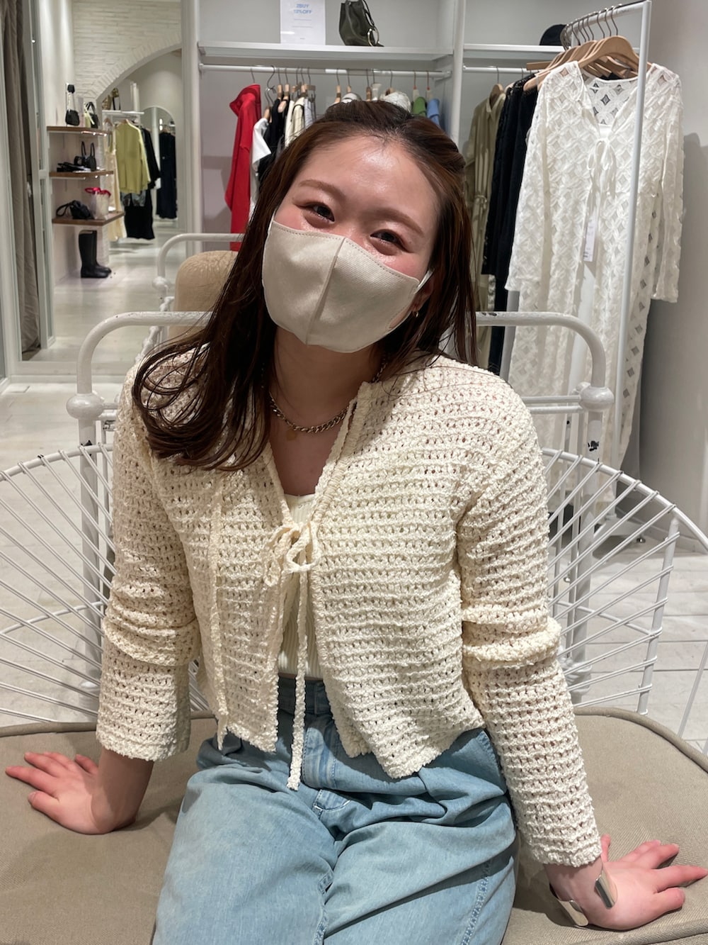 「休日スタイル、オトナ女子、春服、オトナカジュアル、おでかけコーデ、ゆるコーデ、ootd」｜「mysticのアイテム（トップス、ホワイト系）」を使った、Nishimura Misakiさん（レディース・160cm）の春コーディネートの2枚目の写真