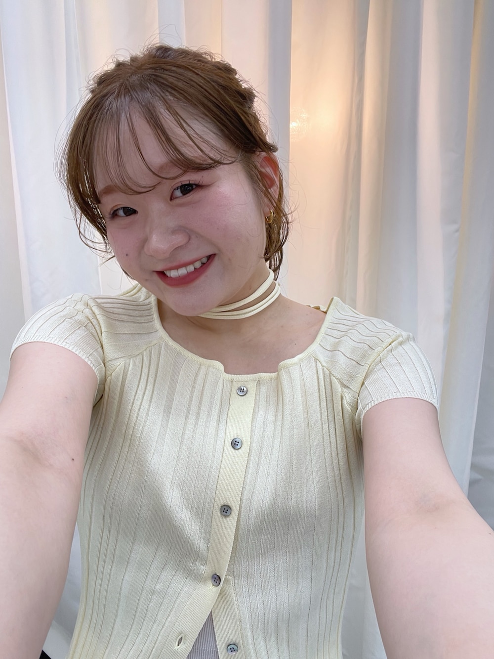 「骨格ストレート、骨格ストレートコーデ、骨格スタイル、骨格ストレート×イエベ春、骨スト、骨ストコーデ、骨スト優勝、骨ストレート、骨スト大優勝」｜「mysticのチョーカーリブニット（ニット/セーター、イエロー系）」を使った、Nishimura Misakiさん（骨格ストレート・レディース・160cm）の春コーディネートの4枚目の写真