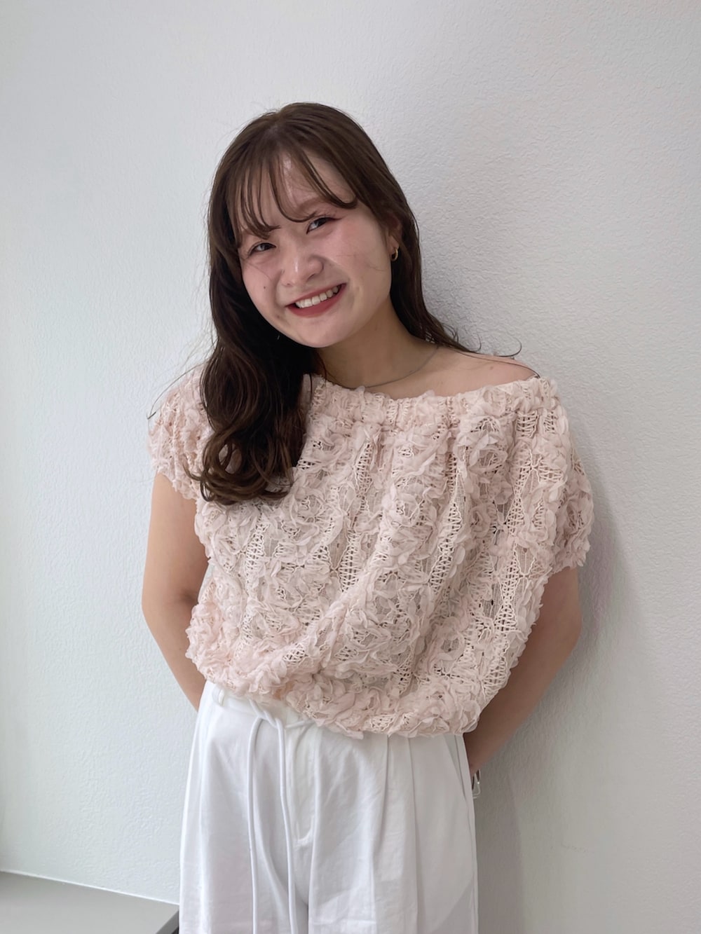 「骨格ストレート、骨格ストレートコーデ、骨格ストレート×イエベ春、骨スト、骨ストコーデ、骨スト優勝、骨スト骨格ストレート」｜「mysticのチュールジャガードパフブラウス（トップス、ピンク系）」を使った、Nishimura Misakiさん（骨格ストレート・レディース・160cm）の春コーディネートの3枚目の写真