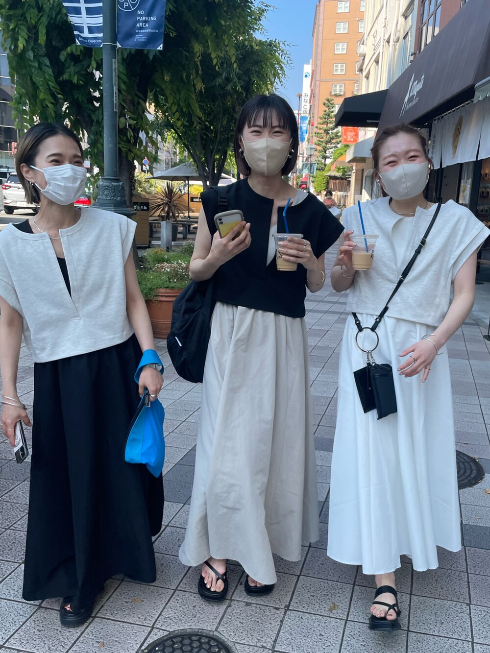 「夏コーデ、シンプル、春夏コーデ、大人コーデ、オトナカジュアル、きれいめカジュアル、低身長、ワンピース、ワンピースコーデ、ラフ、リンクコーデ、おそろいコーデ」｜「mysticのノースリフレアタンクワンピースSET（ワンピース、ホワイト系）」を使った、Nishimura Misakiさん（レディース・160cm）の春コーディネートの3枚目の写真