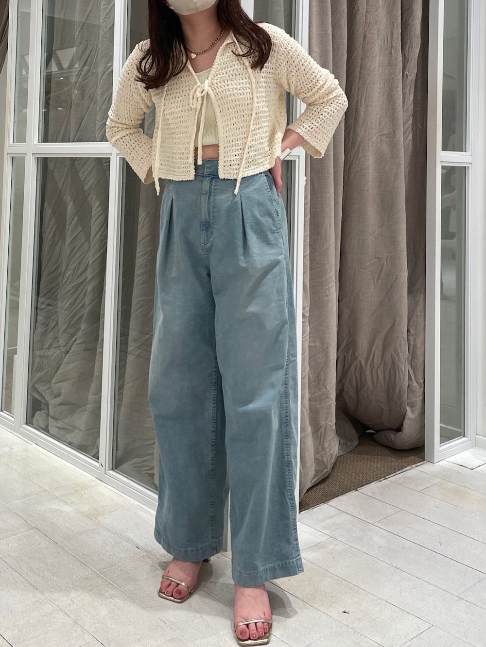 「休日スタイル、オトナ女子、春服、オトナカジュアル、おでかけコーデ、ゆるコーデ、ootd」｜「mysticのアイテム（トップス、ホワイト系）」を使った、Nishimura Misakiさん（レディース・160cm）の春コーディネートの3枚目の写真