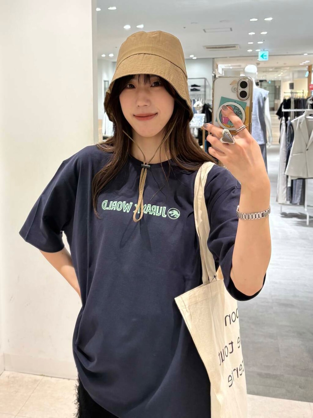 「センスオブプレイス、大人カジュアル、Tシャツ、スカート、ママコーデ、カジュアルコーデ、フリンジ、senseofplace、休日コーデ、WEB限定、メンズ、ウエストゴム、高身長、おでかけコーデ、20代後半」|「SENSE OF PLACE by URBAN RESEARCHの『WEB限定』『UVカット』UVダウンブリムハット(ハット、グリーン系)」を使った、wakaさん(レディース・162cm)の夏コーディネートの5枚目の写真