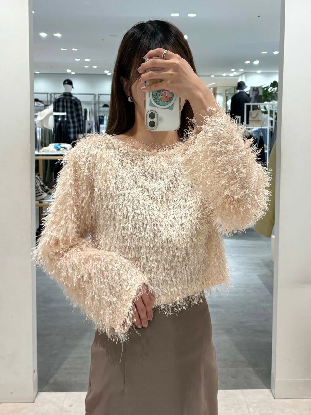 「センスオブプレイス、キレイめ、ロングスカート、ママコーデ、タイトスカート、ショート丈、senseofplace、休日コーデ、newarrival、高身長、20代後半、骨格ウェーブ、キレイめコーデ、イエベ秋、肩幅広め」|「SENSE OF PLACE by URBAN RESEARCHの『WEB/一部店舗限定サイズ』ストレッチサスツキハイウエストスカート(スカート、ブラウン系)」を使った、wakaさん(レディース・162cm)の春コーディネートの5枚目の写真