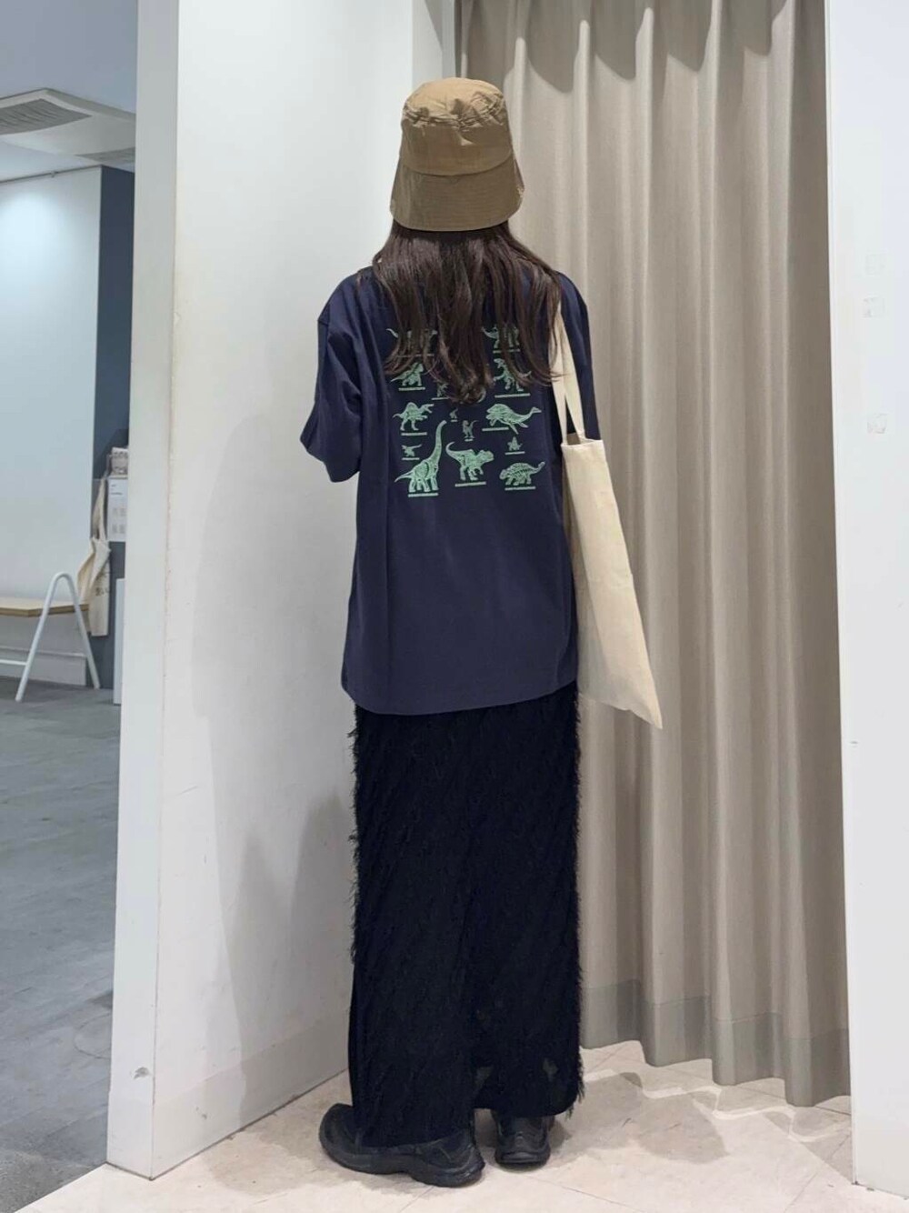 「センスオブプレイス、大人カジュアル、Tシャツ、スカート、ママコーデ、カジュアルコーデ、フリンジ、senseofplace、休日コーデ、WEB限定、メンズ、ウエストゴム、高身長、おでかけコーデ、20代後半」|「SENSE OF PLACE by URBAN RESEARCHの『WEB限定』『UVカット』UVダウンブリムハット(ハット、グリーン系)」を使った、wakaさん(レディース・162cm)の夏コーディネートの3枚目の写真
