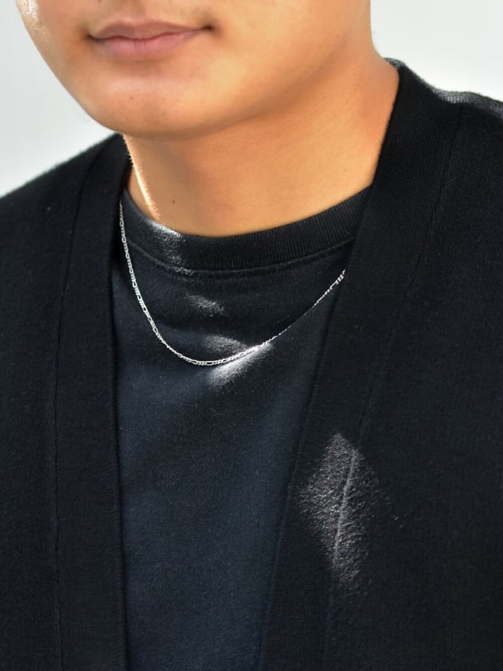 「休日スタイル、スニーカー、ラフ、シンプル、秋服コーデ、メンズファッション、今日のコーデ、シンプルコーデ、オールブラック、ブラック、ブラックコーデ、黒、カーディガン、金髪」|「ZARAのアイテム(ジャケット/アウター、ブラック系)」を使った、Sasaki Daisukeさん(メンズ・175cm)の秋コーディネートの3枚目の写真