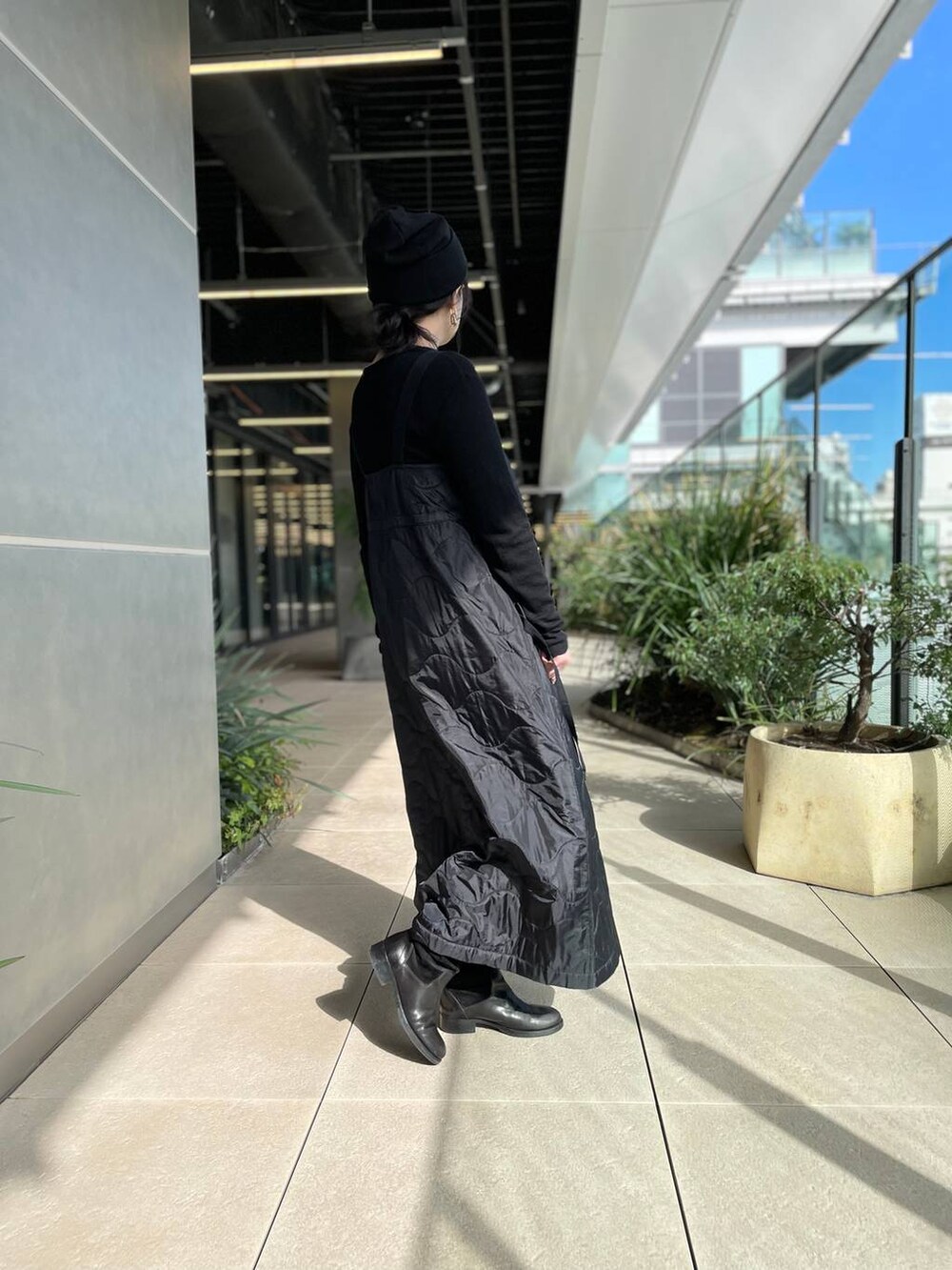 「リラックス、モード、ナチュラル、ワンピース、スカート、秋コーデ、冬コーデ、Curensology、旅行、カジュアル」｜「CurensologyのCurensology(カレンソロジー)/＜&RC＞キルティングワンピース（ワンピース、ブラック系）」を使った、miri63clさん（レディース・161cm）の秋コーディネートの5枚目の写真