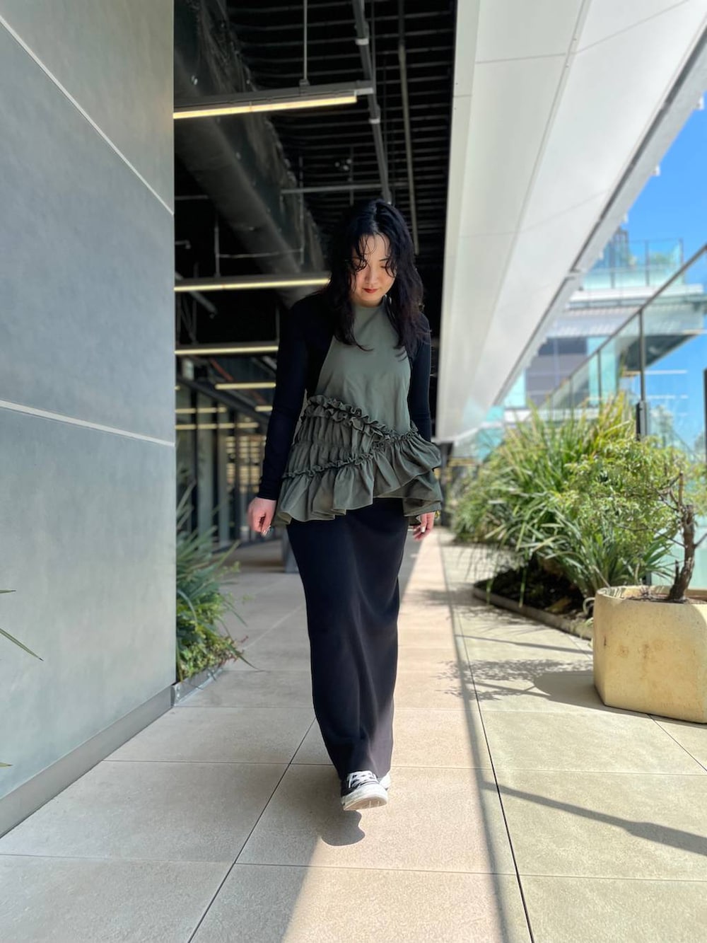 カレンソロジーフリル付きブラックホルターネックトップス カレン