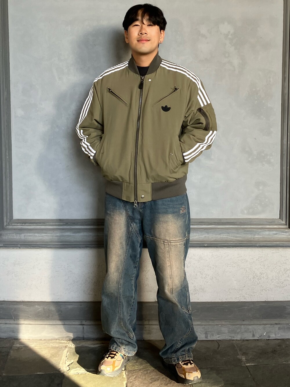 「スニーカー、ジャケット、アウター、adidas、アディダス、adidas originals、アディダスオリジナルス、パデッドジャケット、レスポンス」｜「adidasのジャケット NEW PAD JKT / アディダスオリジナルス adidas Originals（ダウンジャケット/コート、グリーン系）」を使った、KMさん（メンズ・179cm）の秋コーディネートの2枚目の写真