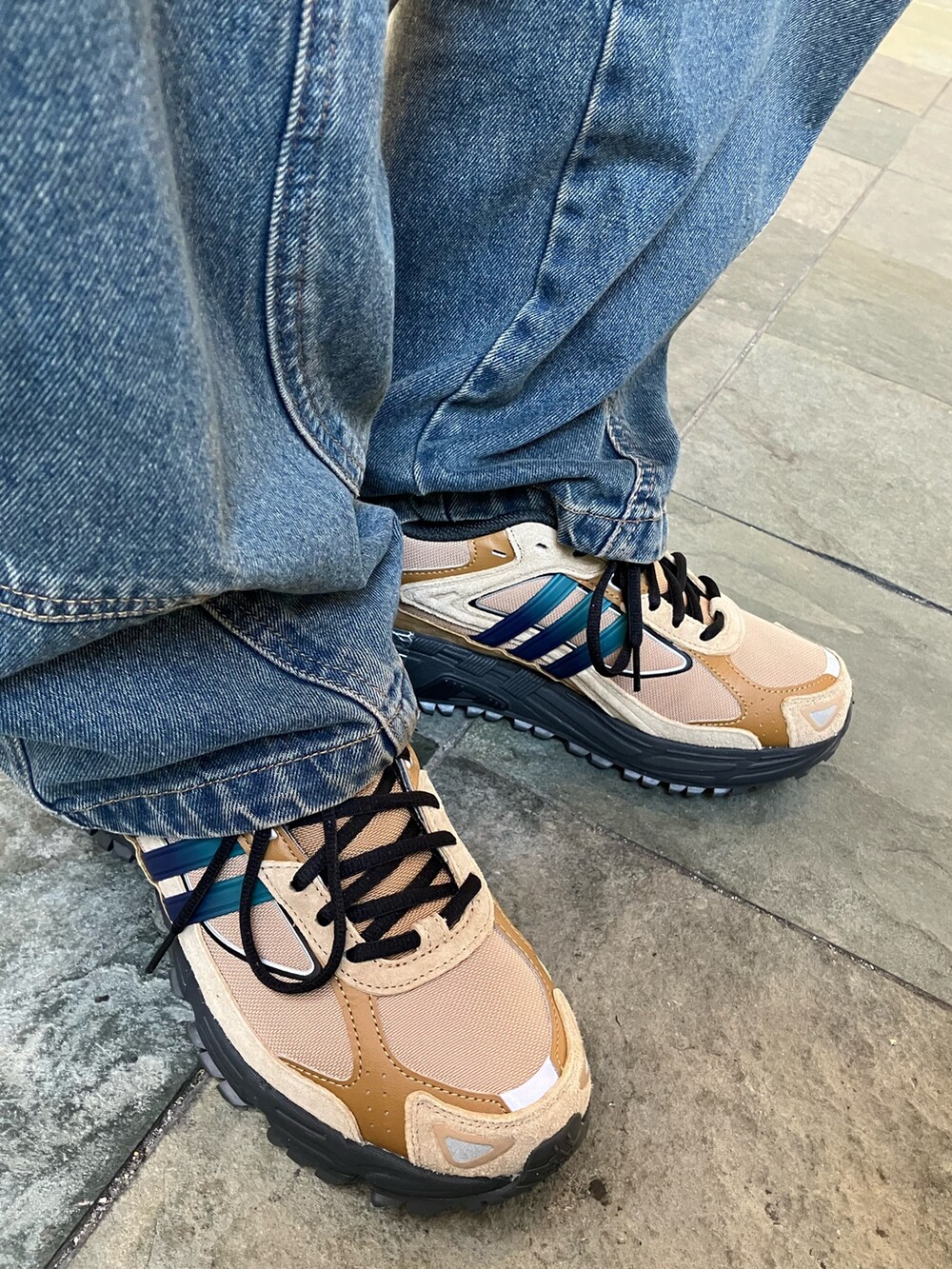 「スニーカー、ジャケット、アウター、adidas、アディダス、adidas originals、アディダスオリジナルス、パデッドジャケット、レスポンス」｜「adidasのジャケット NEW PAD JKT / アディダスオリジナルス adidas Originals（ダウンジャケット/コート、グリーン系）」を使った、KMさん（メンズ・179cm）の秋コーディネートの3枚目の写真
