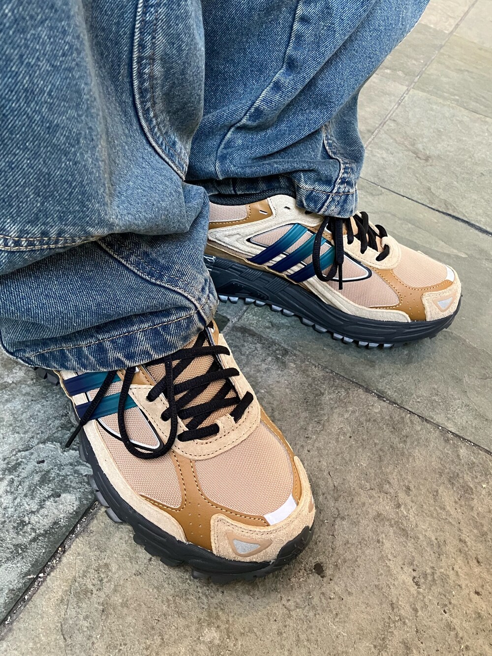 「スニーカー、ジャケット、アウター、adidas、アディダス、adidas originals、アディダスオリジナルス、パデッドジャケット、レスポンス」｜「adidasのジャケット NEW PAD JKT / アディダスオリジナルス adidas Originals（ダウンジャケット/コート、ブラック系）」を使った、KMさん（メンズ・179cm）の秋コーディネートの2枚目の写真