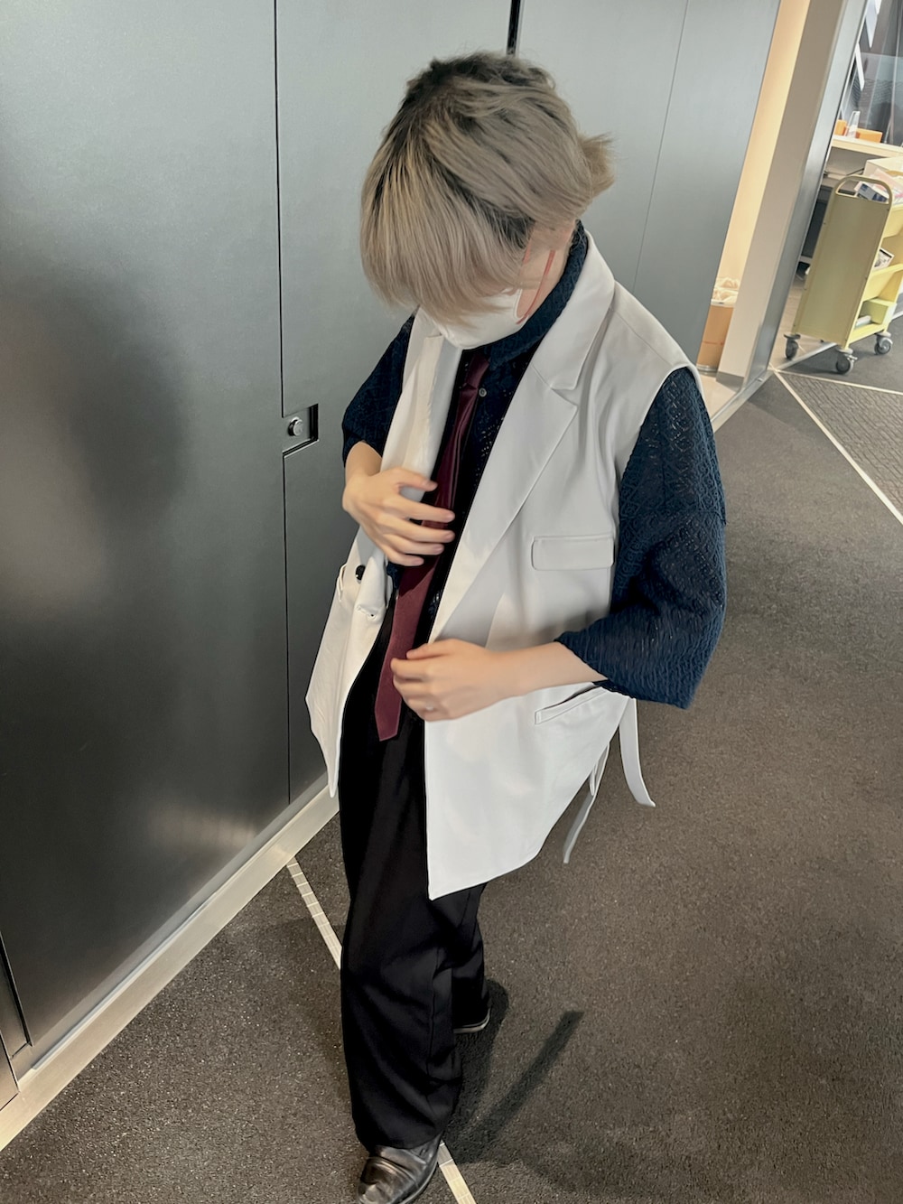 「学校、半袖シャツ、フォーマル、おしゃれさんと繋がりたい、初投稿」｜「CLELの【CLEL】Loose Short Sleeves Lace Shirt/ルーズ 半袖レースシャツ（シャツ/ブラウス、ブルー系）」を使った、frozen0rangeさん（メンズ・170cm）の夏コーディネートの3枚目の写真