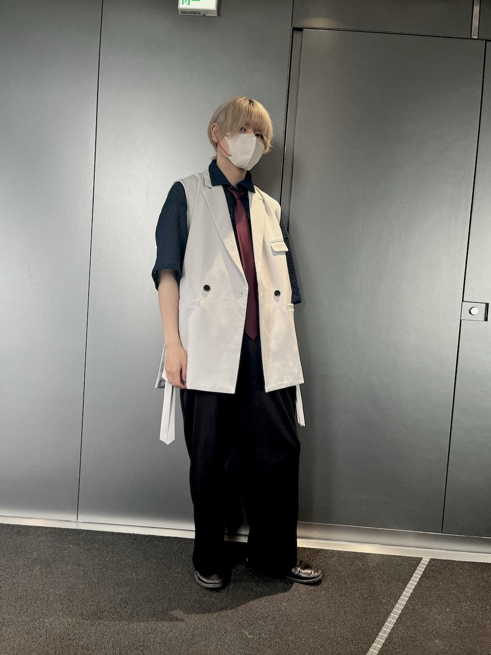 「学校、半袖シャツ、フォーマル、おしゃれさんと繋がりたい、初投稿」｜「CLELの【CLEL】Loose Short Sleeves Lace Shirt/ルーズ 半袖レースシャツ（シャツ/ブラウス、ブルー系）」を使った、frozen0rangeさん（メンズ・170cm）の夏コーディネートの2枚目の写真