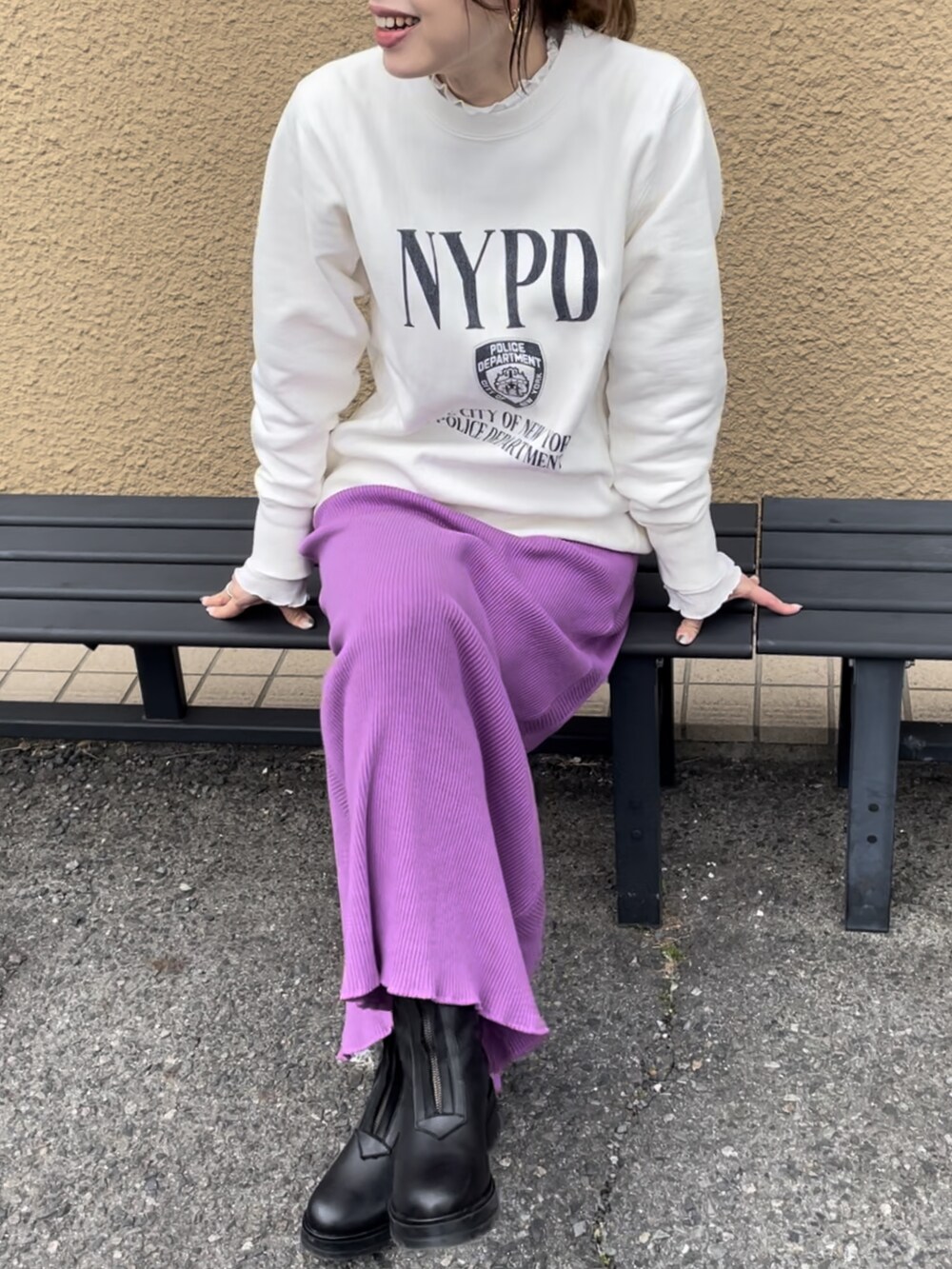 「オトナカジュアル、カジュアルコーデ、ブーツ、スウェット」｜「GOOD ROCK SPEEDの【WEB限定】【GOOD ROCK SPEED/グッドロックスピード】NYC裏毛スウェット（スウェット、ホワイト系）」を使った、162outfitさん（レディース・162cm）の冬コーディネートの2枚目の写真