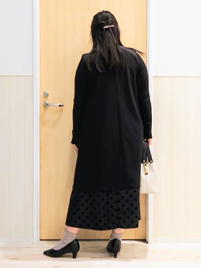 「オトナカワイイ、大人コーデ、お出かけコーデ、きれいめコーディネート、シンプルスタイル、大人かわいい、トレンド、シューラルー、シンプル、40代ファッション、ジレ、ジレスタイル、スカート、スカートスタイル」｜「SHOO・LA・RUEの【洗える/S-3L/セットアップ可】セレモニーや通勤にも カットジョーゼット ジレ（ベスト、ブラック系）」を使った、みみさん（レディース・158cm）の冬コーディネートの3枚目の写真