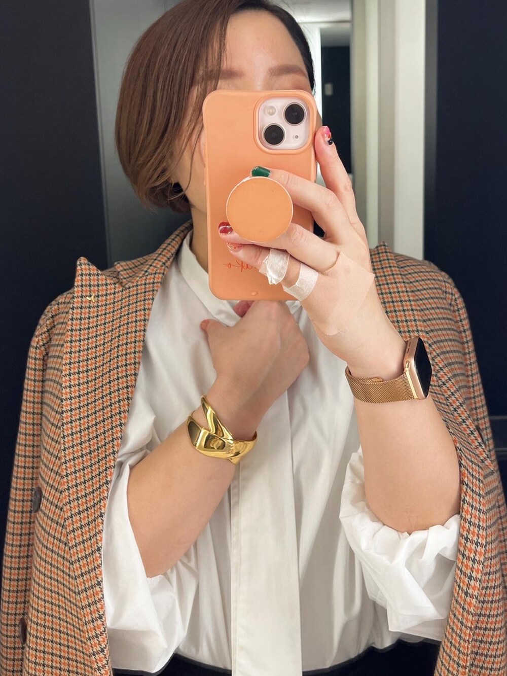 「スカートコーデ、ジャケット、大人女子、お仕事コーデ、ママコーデ、バングル」｜「Te chichiのアイテム（スカート、ブラック系）」を使った、やすよしさん（レディース・158cm）の冬コーディネートの3枚目の写真