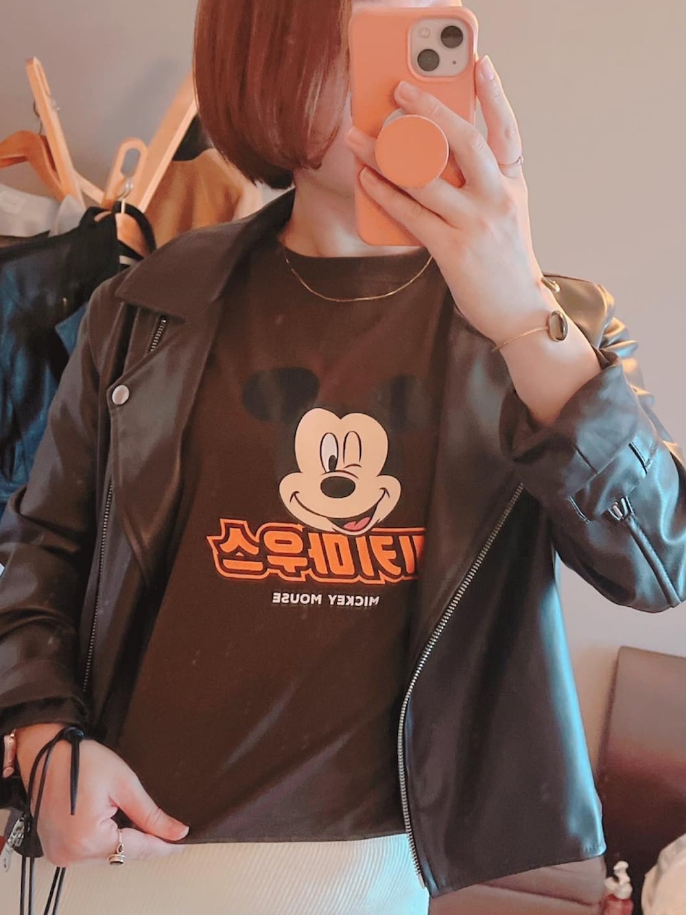 「カジュアル、オトナカワイイ、おしゃれさんと繋がりたい、ootd、休日コーデ、ミッキーT、革ジャン、アラフォー」｜「REDYAZELのアイテム（スカート、ホワイト系）」を使った、やすよしさん（レディース・158cm）の秋コーディネートの2枚目の写真