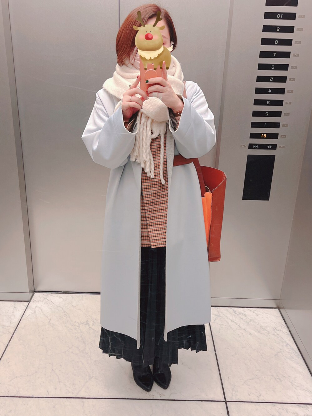 「スカートコーデ、ジャケット、大人女子、お仕事コーデ、ママコーデ、バングル」｜「Te chichiのアイテム（スカート、ブラック系）」を使った、やすよしさん（レディース・158cm）の冬コーディネートの2枚目の写真