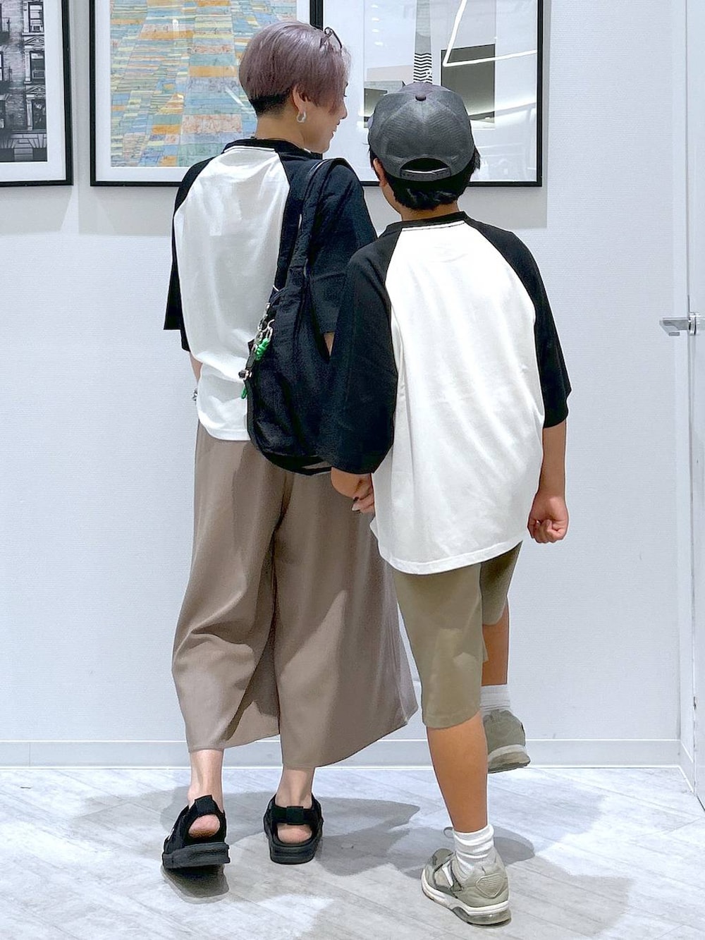 「キッズ、体型カバー、カジュアル、楽ちんコーデ、親子コーデ、ラフ、ベーシック/シンプル、きれいめ、ジュニア/ティーンズ、まちがいない服_GLOBAL WORK、キッズ服、ヘビロッTEE_GLOBAL WORK、オーバーサイズ」｜「GLOBAL WORKのDRY/ストレッチハーフパンツ/147340（その他パンツ、ベージュ系）」を使った、gwtoiさん（レディース・159cm）の夏コーディネートの6枚目の写真