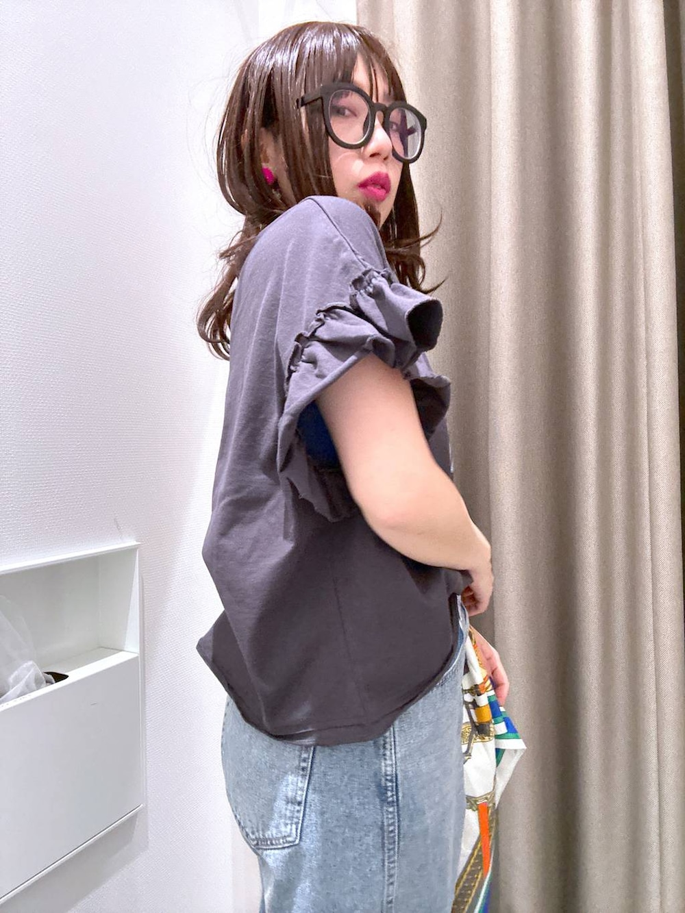 「Tシャツ、GOOD DENIM_GLOBAL WORK、ラフ、デニムパンツ、体型カバー、カジュアル、ママコーデ、楽ちんコーデ、ベーシック/シンプル、着痩せ・細見え、まちがいない服_GLOBAL WORK、ヘビロッTEE_GLOBAL WORK、スカーフ、サンダル」｜「GLOBAL WORKのGOODデニムバギーパンツ/118365（デニムパンツ、ブルー系）」を使った、gwtoiさん（レディース・159cm）の春コーディネートの9枚目の写真