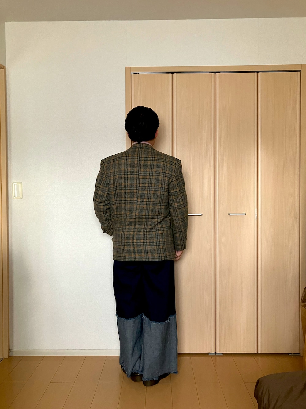 その他のテーラードジャケット、その他のネクタイ、ピンク系のシャツ/ブラウスを着用したメンズの冬コーディネートの3枚目の写真