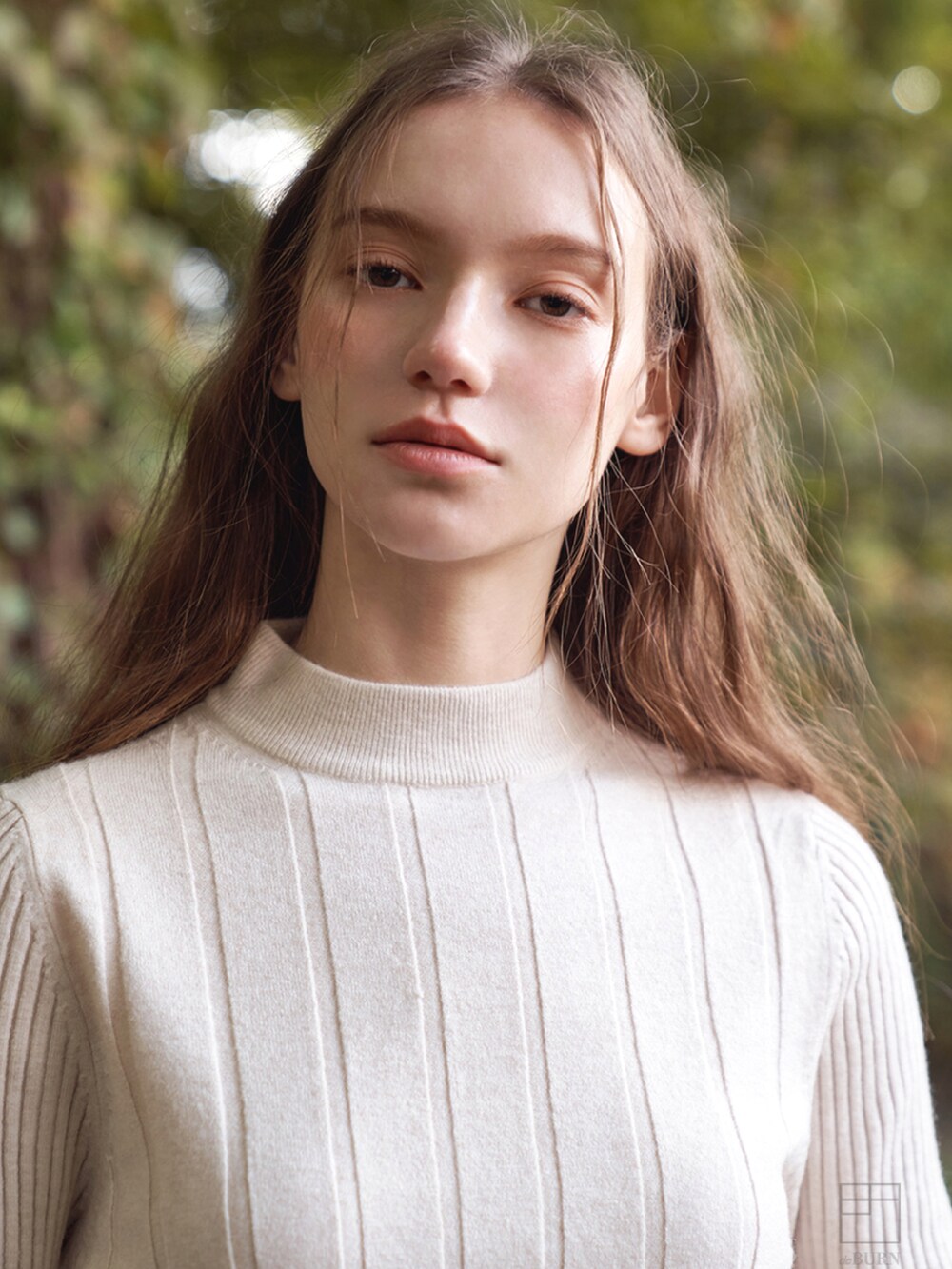 ベージュ系のニット/セーター、ベージュ系のニット/セーターを着用したレディースの冬コーディネートの4枚目の写真