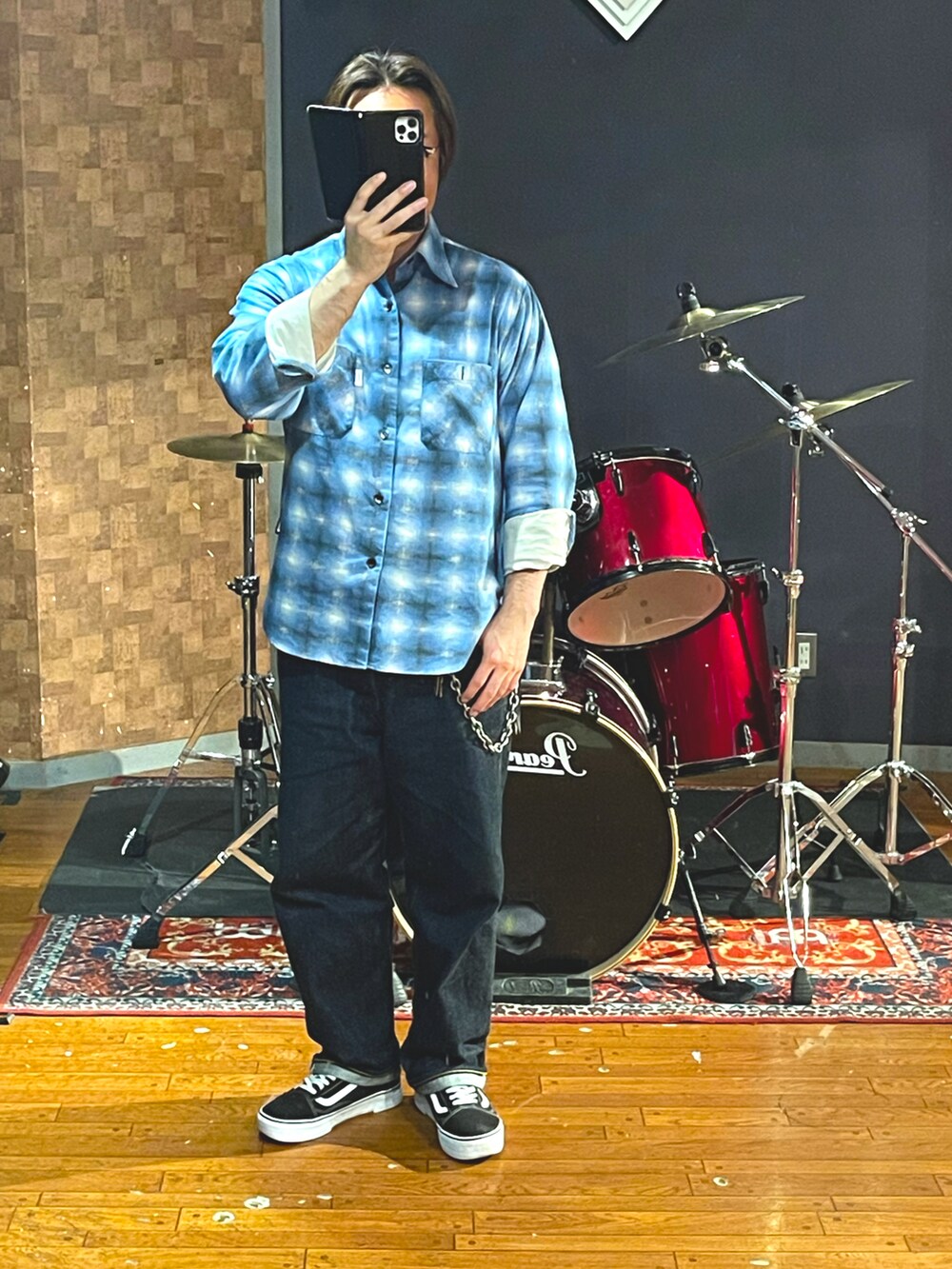 「onepieceofrock、subculture、VANS、カジュアル、アメカジ、大人カジュアル、スニーカー、デニム、denim、セットアップ、いいね、save、フォローお願いします🤑、チェックシャツ、ブルー、オトナカジュアル、おしゃれさんと繋がりたい」｜「onepiece of rockのアイテム（デニムジャケット、ブルー系）」を使った、minetoraさん（メンズ・171cm）の春コーディネートの5枚目の写真