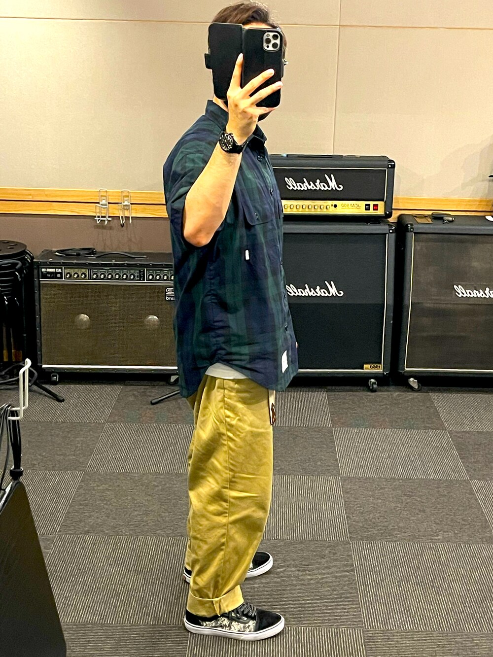 「ゆるコーデ、オトナカジュアル、ビッグシルエット、スニーカー、ラフコーデ、ストリートコーデ、夏コーデ、大人コーデ、きれいめカジュアル、スニーカーコーデ、オーバーサイズ、wtaps、VANS、CALEE、グリーン」｜「WTAPSのアイテム（トップス、グリーン系）」を使った、minetoraさん（メンズ・170cm）の夏コーディネートの2枚目の写真