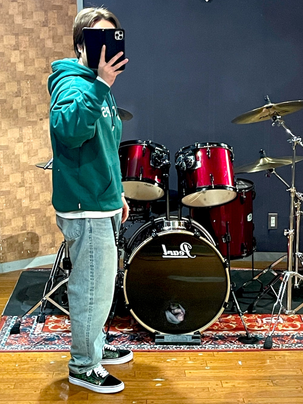 「wtaps、Liberaiders、VANS、TRADMAN'S BONSAI、ストリート、大人カジュアル、ラフ、カジュアル、デニム、スニーカー、パーカー、グリーン、今日のコーデ、オトナカジュアル、いいね、save、フォローお願いします🤑」｜「WTAPSのアイテム（パーカー、グリーン系）」を使った、minetoraさん（メンズ・171cm）の春コーディネートの2枚目の写真