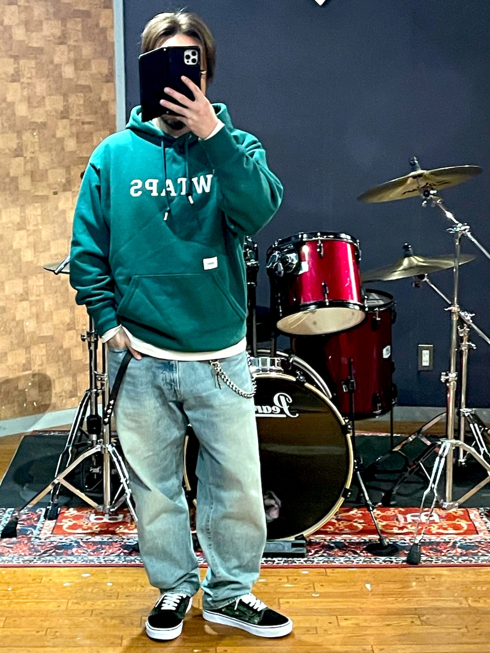 「wtaps、Liberaiders、VANS、TRADMAN'S BONSAI、ストリート、大人カジュアル、ラフ、カジュアル、デニム、スニーカー、パーカー、グリーン、今日のコーデ、オトナカジュアル、いいね、save、フォローお願いします🤑」｜「WTAPSのアイテム（パーカー、グリーン系）」を使った、minetoraさん（メンズ・171cm）の春コーディネートの4枚目の写真