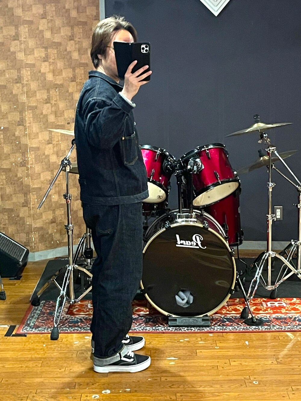 「onepieceofrock、VANS、デニム、デニムパンツ、デニムジャケット、セットアップ、スニーカー、カジュアル、大人カジュアル、シンプルコーデ、メンズファッション、denim、いいね、save、フォローお願いします🤑、おしゃれさんと繋がりたい、春コーデ」｜「onepieceofrockのアイテム（デニムジャケット、ブルー系）」を使った、minetoraさん（メンズ・171cm）の春コーディネートの2枚目の写真
